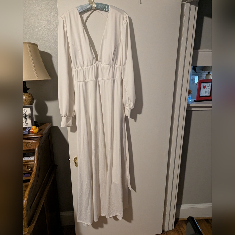 Elegant White Long Sleeve Dress